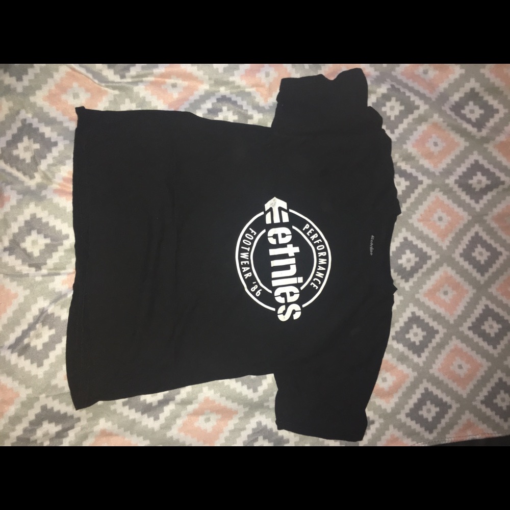 Etnies men’s shirt